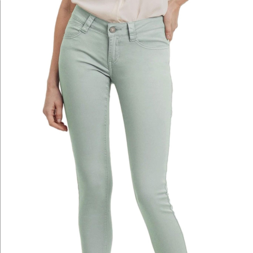 NWT! Sarina Milky Green Skinny Jeans - Picture 4 of 8
